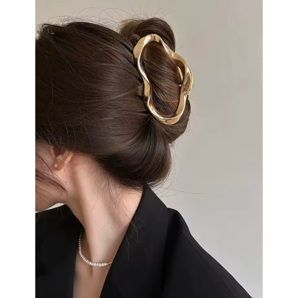 Gold Wavy Metal Hair Claw Clip Irregular Hollow Out Large Jaw Clip Minimalist